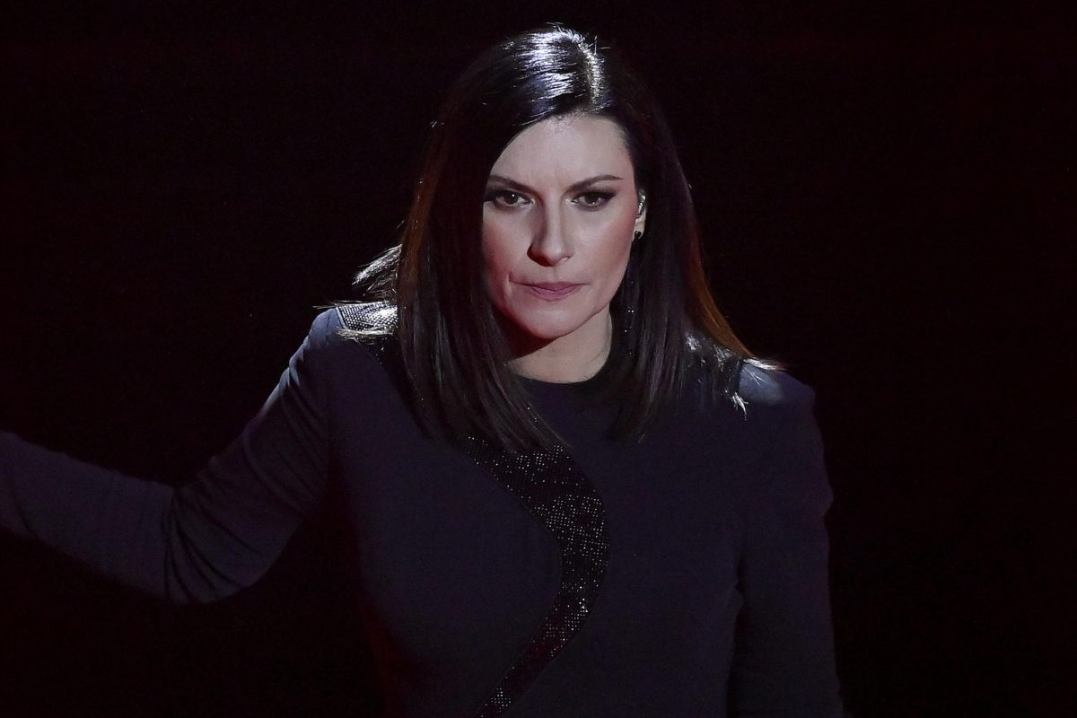 Scatto di Laura Pausini sul palco di Sanremo