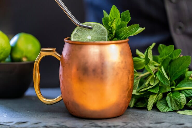 Tazza di rame con Moscow Mule 